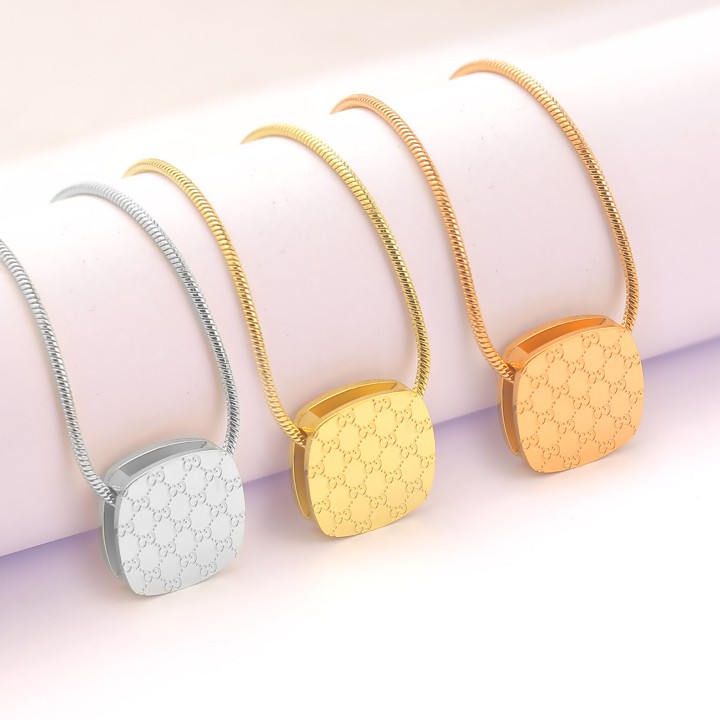 DÂY CHUYỀN TITAN MẶT VUÔNG HỌA TIẾT GUC CI siêu đẹp, bền màu, chuẩn thời trang