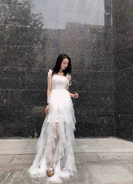 Đầm dạ hội trắng tinh khôi hai dây rằn ri