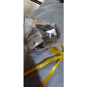 Pát, lông đền bắt yên sau xe cub