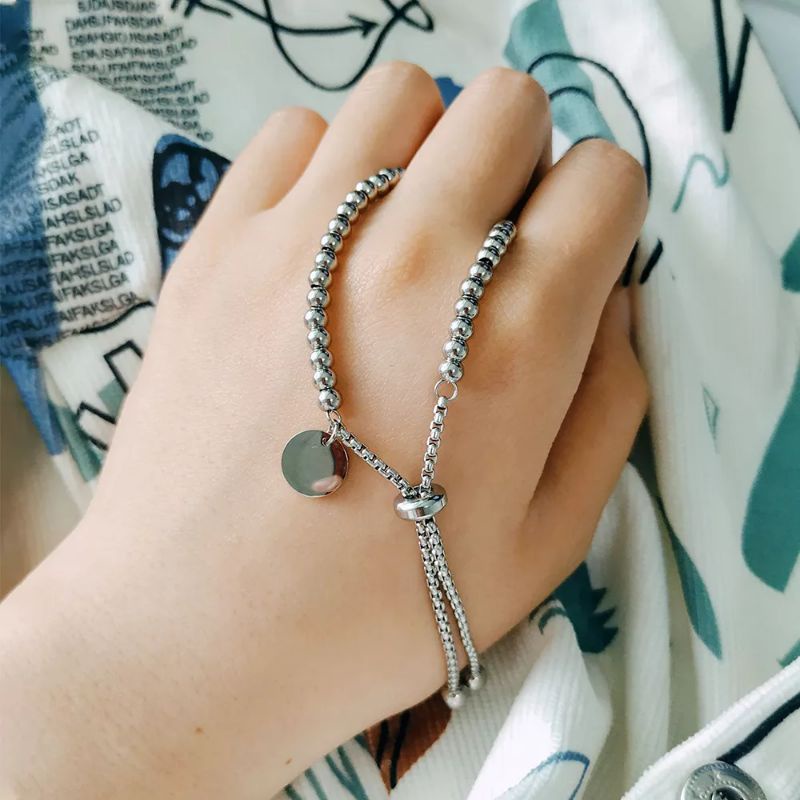 Lắc tay bi inox kiểu dây rút gắn charm tròn (có khắc theo yêu cầu)