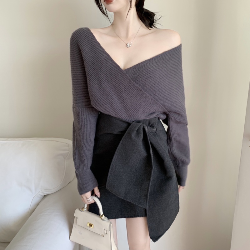 áo len cổ chữ V dài tay + chân váy lưng cao thời trang nữ