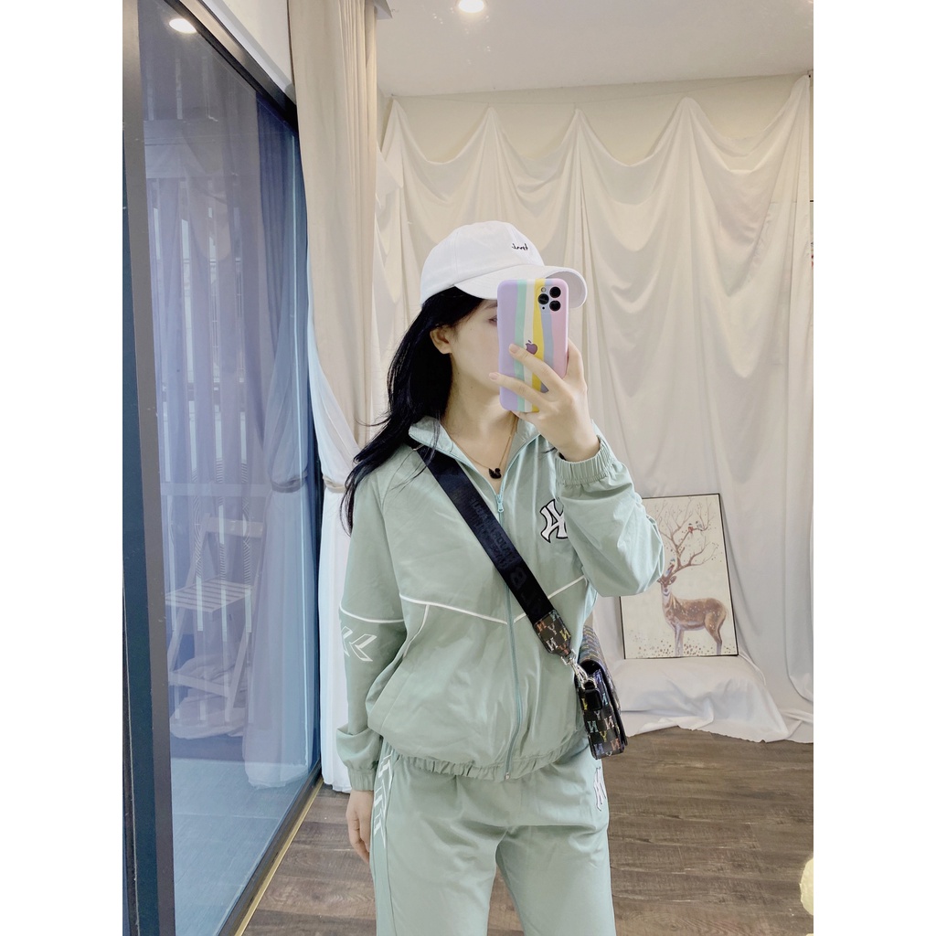 (HÀNG XUẤT XỊN) Set bộ gió nữ XANH DA TRỜI 2 lớp ÁO LÓT LƯỚI N//Y, LƯNG SAU IN, NGỰC THÊU VIỀN. LOGO,KHOÁ TÚI QUẦN.