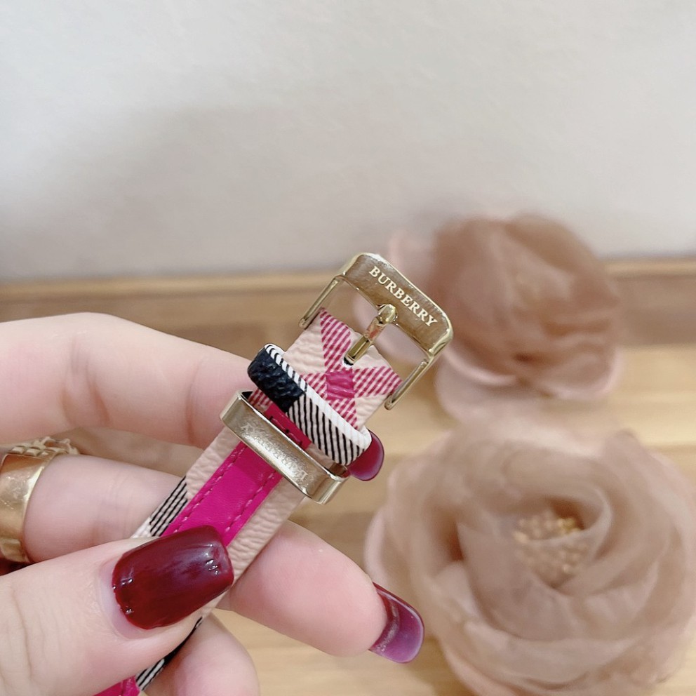 (Thẻ bảo hành 12 tháng) Đồng hồ nữ Burberry dây da kẻ màu, hàng full box, thẻ bảo hành 12 tháng - Dongho.burberry | BigBuy360 - bigbuy360.vn