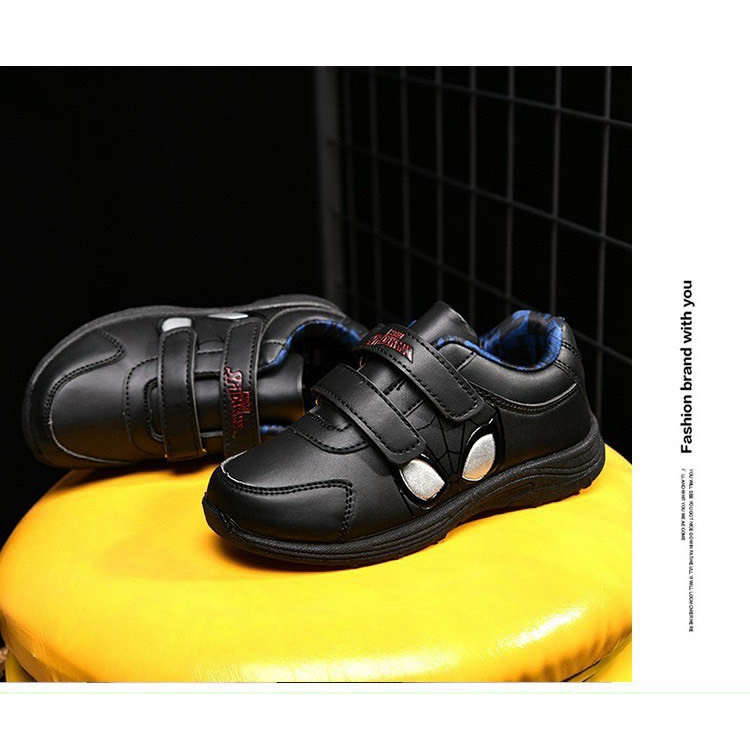 Gìay Spiderman Marvel đen dư xịn