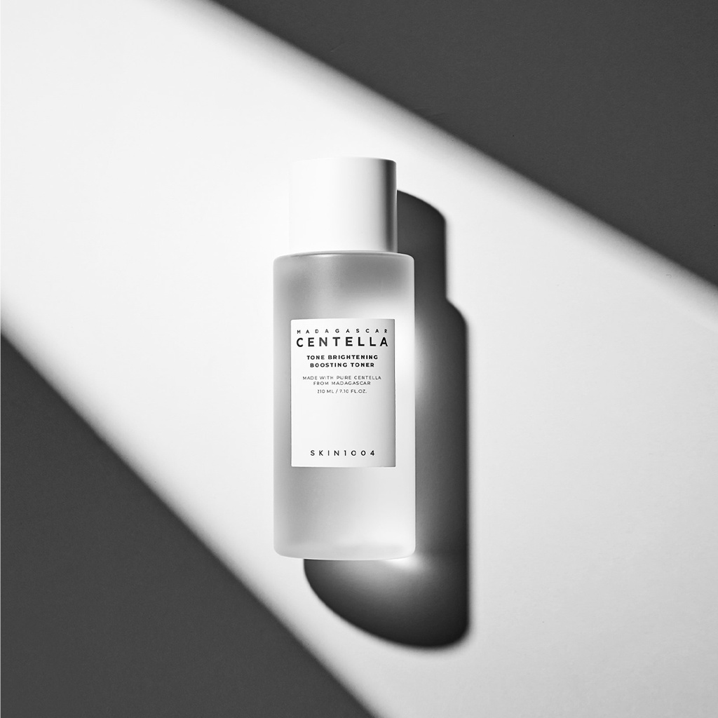 Nước Hoa Hồng Skin1004 Madagascar Centella Tone Brightening Boosting Toner 210ml