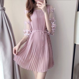 Đầm dạo phố kiểu dáng tay lưới cổ tròn thân váy dập ly