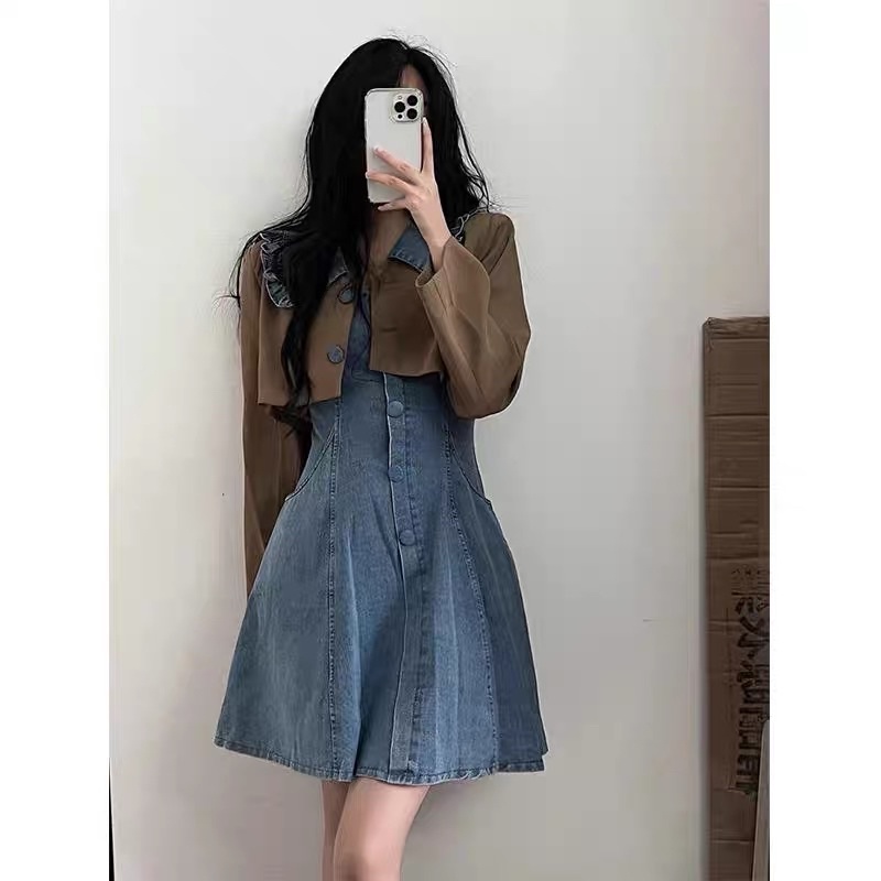 Set Áo Khoác Denim Phối Cùng Đầm Yếm Ngắn Kiểu Hồng Kông Phong Cách Retro Cá Tính Thời Trang Nữ
