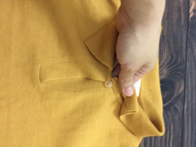 Thanh lý áo len màu vàng mù tạt cổ đức