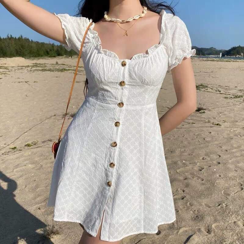 Đầm xô trắng thêu hoa rã ngực
