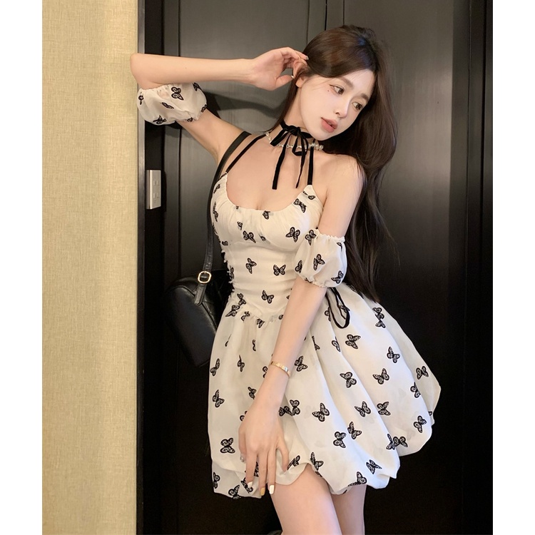 QKOOLE  Đầm Dây Họa Tiết Hoa Và Bướm Phong Cách Hàn Quốc