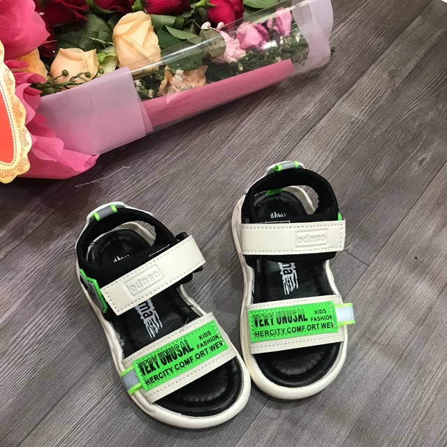 Combo sandal cho bé và đồ bộ