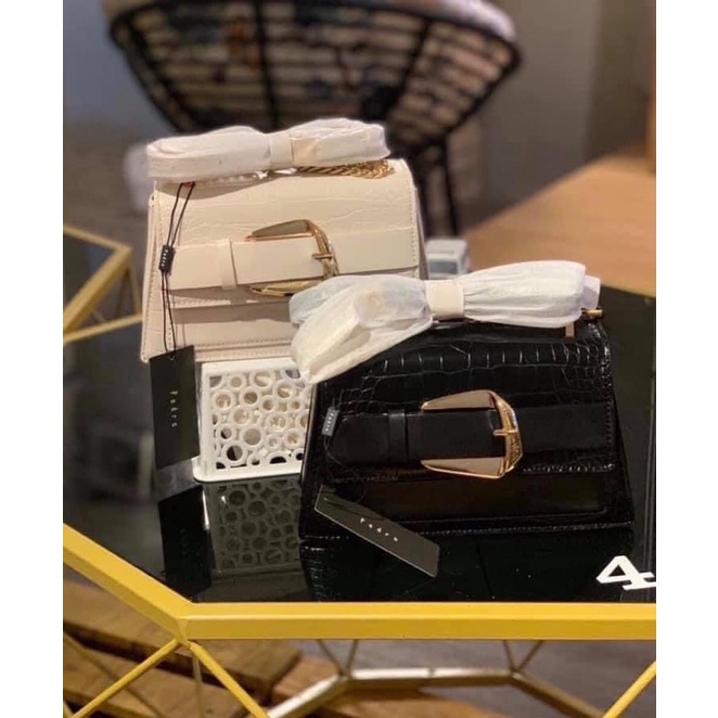 Túi đeo chéo nữ Pedro khoá gài nịt hàng Au-th tuồn