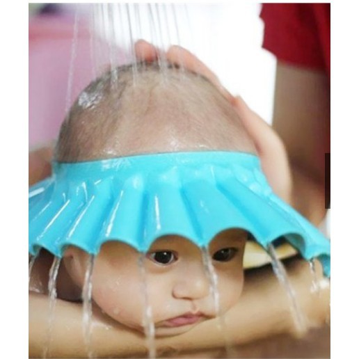 Mũ gội đầu tránh nước vào mắt của bé