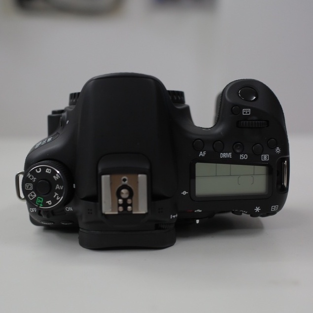 Bộ máy ảnh Canon EOS 70D kèm ống kính Canon 18-55mm