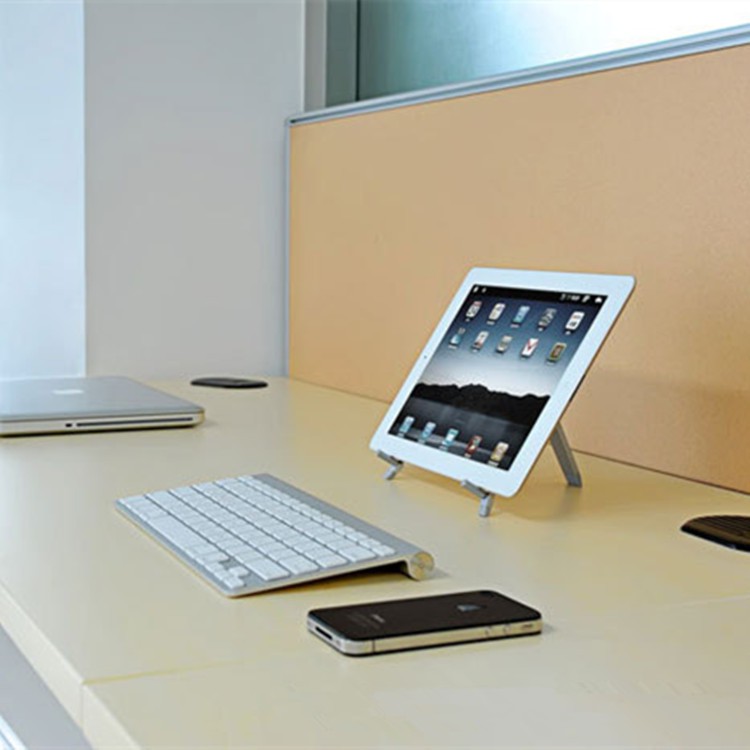 GIÁ ĐỠ iPAD bằng kim loại chất liệu bền bỉ, chắc chắn, giúp máy tính bảng hoặc iPad luôn an toàn, không bị trầy xước.