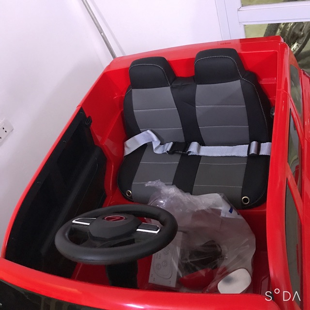 Xe điện LX 570 cho bé bản 4 động cơ , sơn thường có nhún.