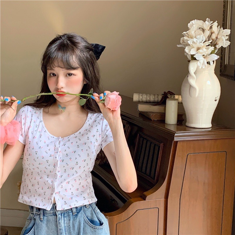 [Mã FAMAYWA giảm 10K đơn 50K] Áo dáng ngắn croptop hoạ tiết hoa nhí ( ảnh thật ) | BigBuy360 - bigbuy360.vn