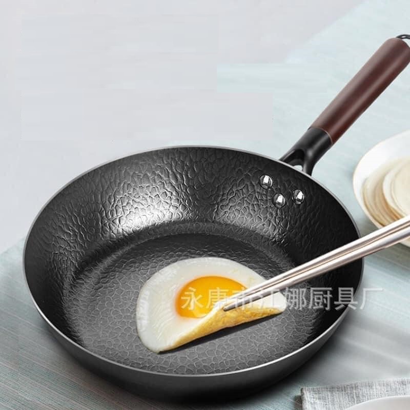 Chảo Thép Chống Dính Tay Cầm Gỗ Kiểu Nhật Sâu Lòng 28cm
