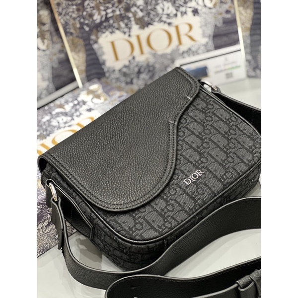 siêu phẩm túi đeo chéo dior mới cập bến dành cho nam và nữ TC45