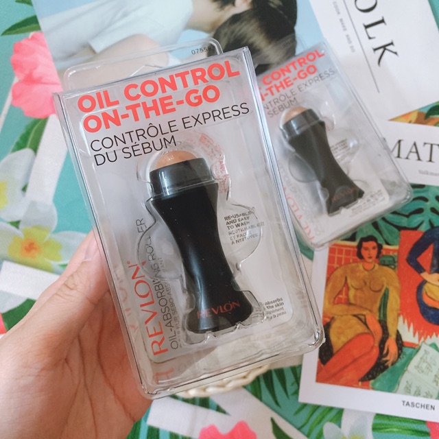Cây lăn hút dầu Revlon - đủ bill