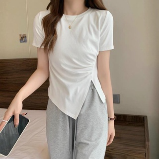 Áo thun trơn vạt nhọn xẻ tà