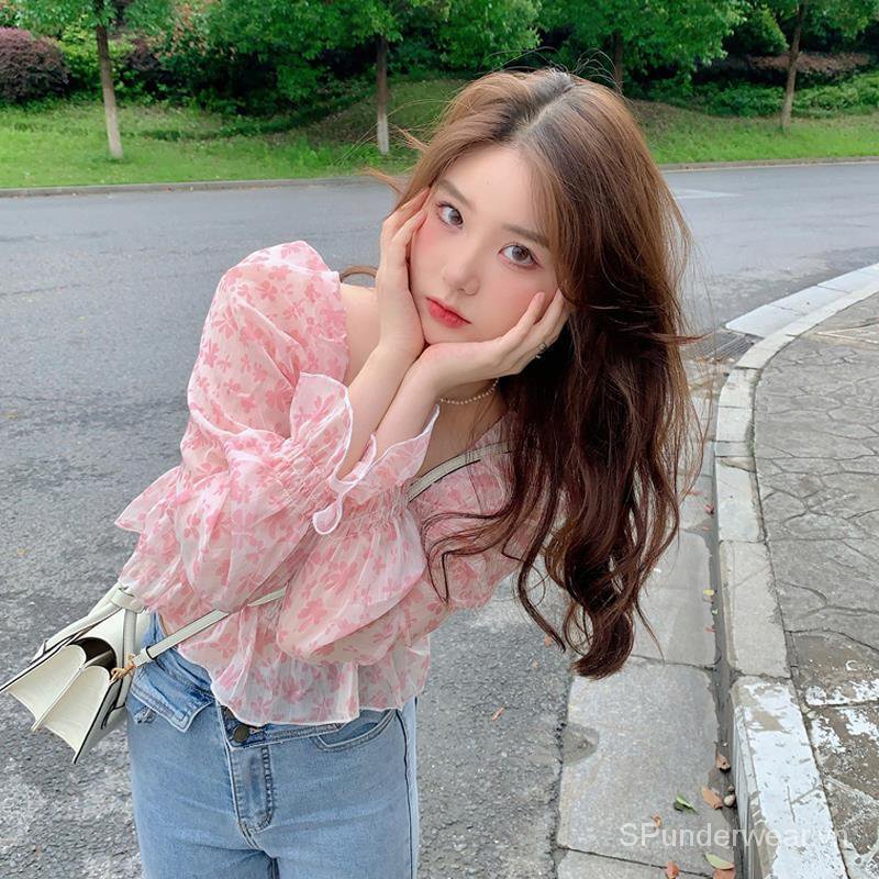 Áo kiểu trễ vai họa tiết hoa phong cách Pháp thời trang hè 2021 cho nữ