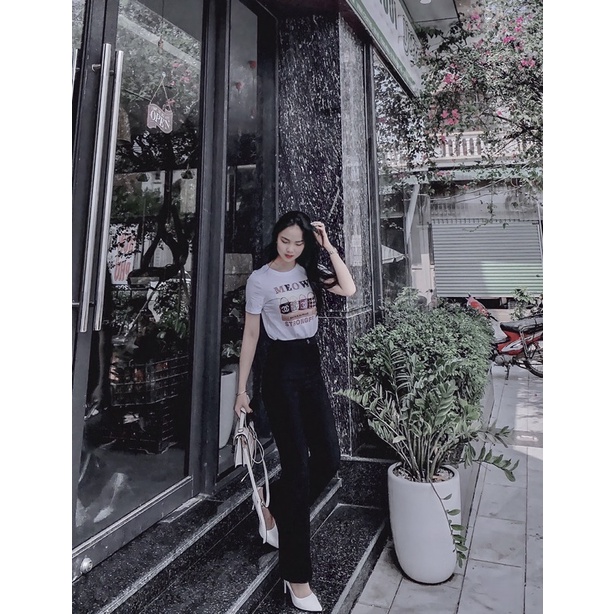 Áo phông nữ điệu đà.