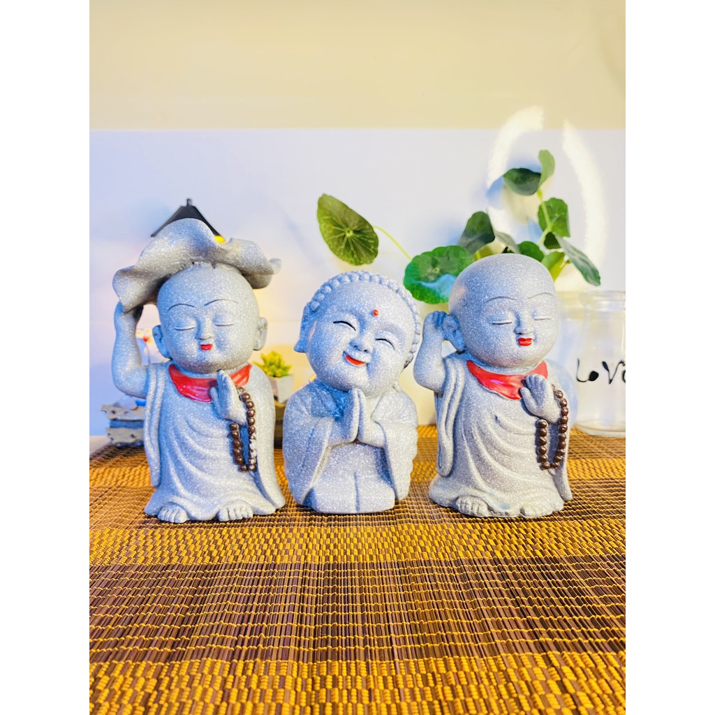 Tượng bằng đá trang trí - Bộ tam chú tiểu niệm đội lá sen - Màu đá xám - Size lớn - 13cm
