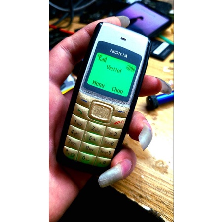 nokia 1110i. máy chính hãng,độ màn hình và bàn phím màu xanh lá độc lạ