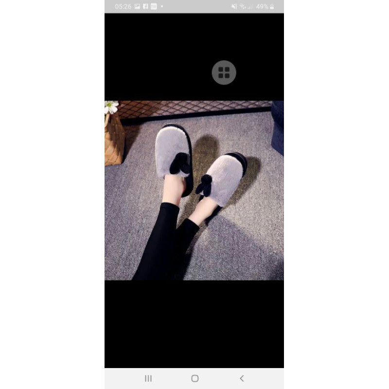 Dép mang trong nhà