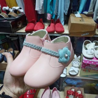 Giày boot siêu đẹp cho bé gái (lẻ 220k)