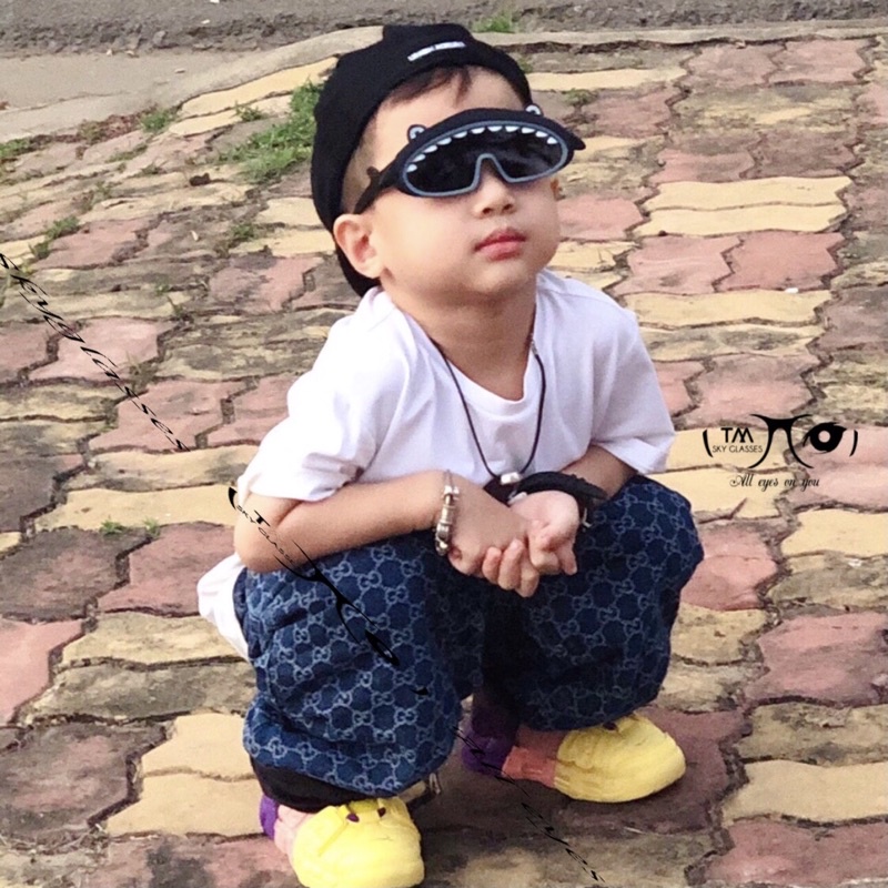 Mắt Kính Bé trai và gái hình Cá Mập -02 dẻo chống bể chống gãy cao cấp, chống tia cựa tím đáng yêu