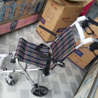 Xe lăn du lịch siêu nhẹ chịu lực khoảng 80kg hãng Lucass