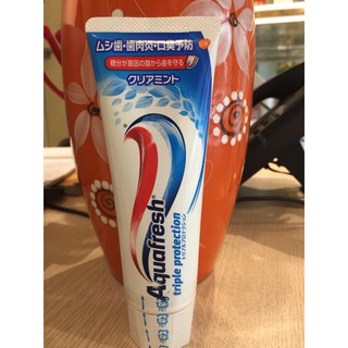 Kem đánh răng Aquafresh nội địa Nhật Bản 140g