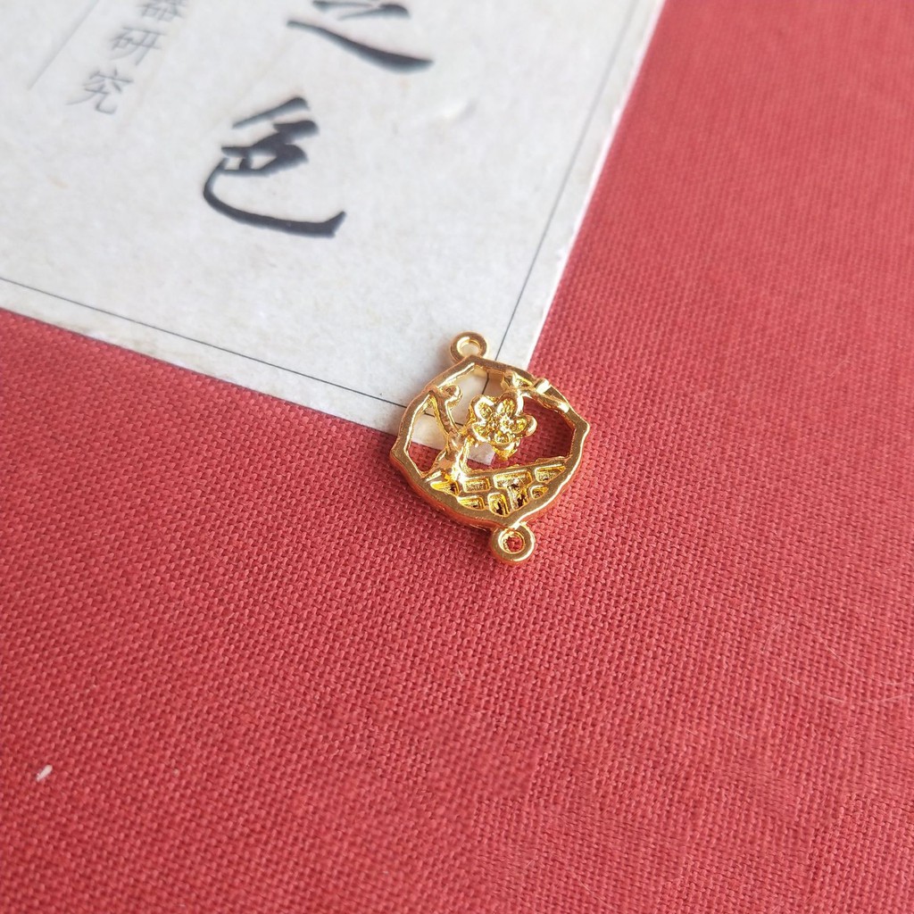 1 phiến treo đúc họa tiết hoa mai 18mm nguyên liệu làm trâm làm trang sức cổ trang