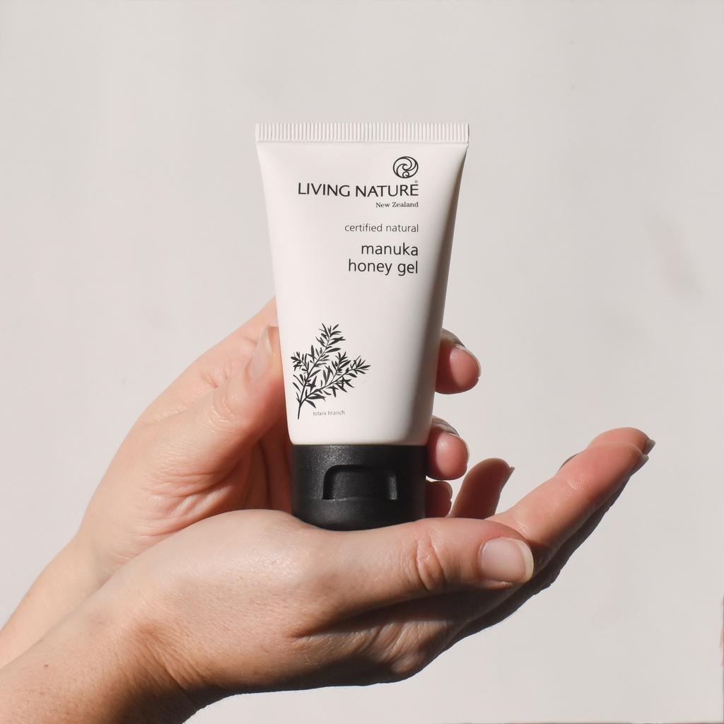 Gel giảm viêm, giảm mụn Living Nature Manuka Honey Gel 50ml