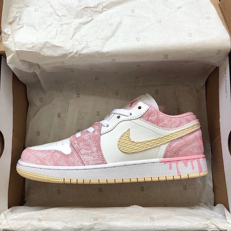 Giày Thể Thao Nữ Air Jordan 1 Low Hồng Kem Vảy Sơn  Full Box 2021