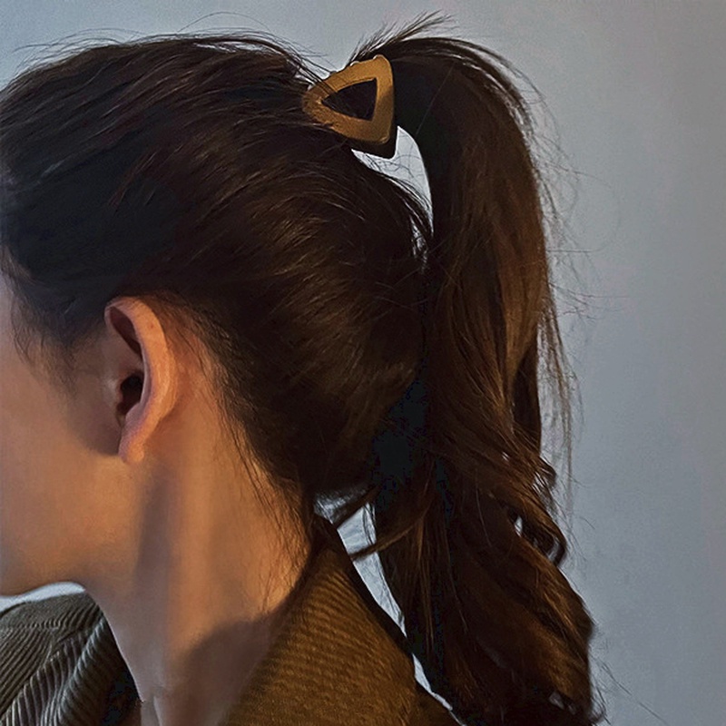 Kẹp Tóc Hình Tam Giác Màu Cà Phê Thiết Kế Mới Xinh Xắn Thời Trang Dành Cho Nữ