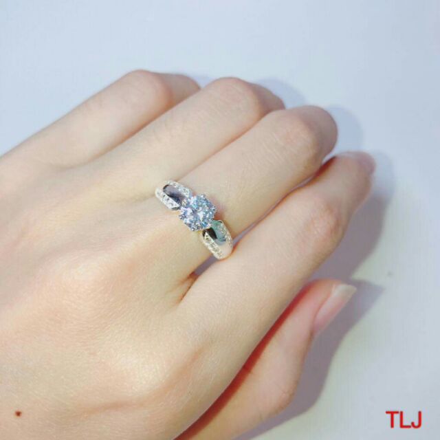 Nhẫn nữ  bạc ý sang trọng