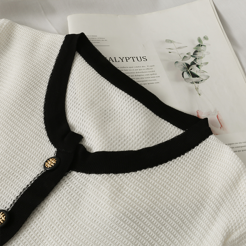 Áo Thun Ngắn Tay Cổ Chữ V Họa Tiết Sọc Ngang Mẫu 2021 Thời Trang Dành Cho Nữ | BigBuy360 - bigbuy360.vn