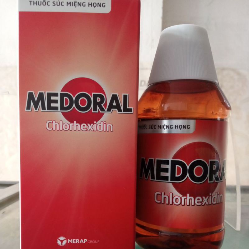 Nước súc miệng Medoral chai 250ml