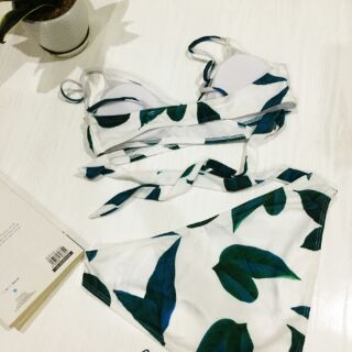 Bikini buộc vạt