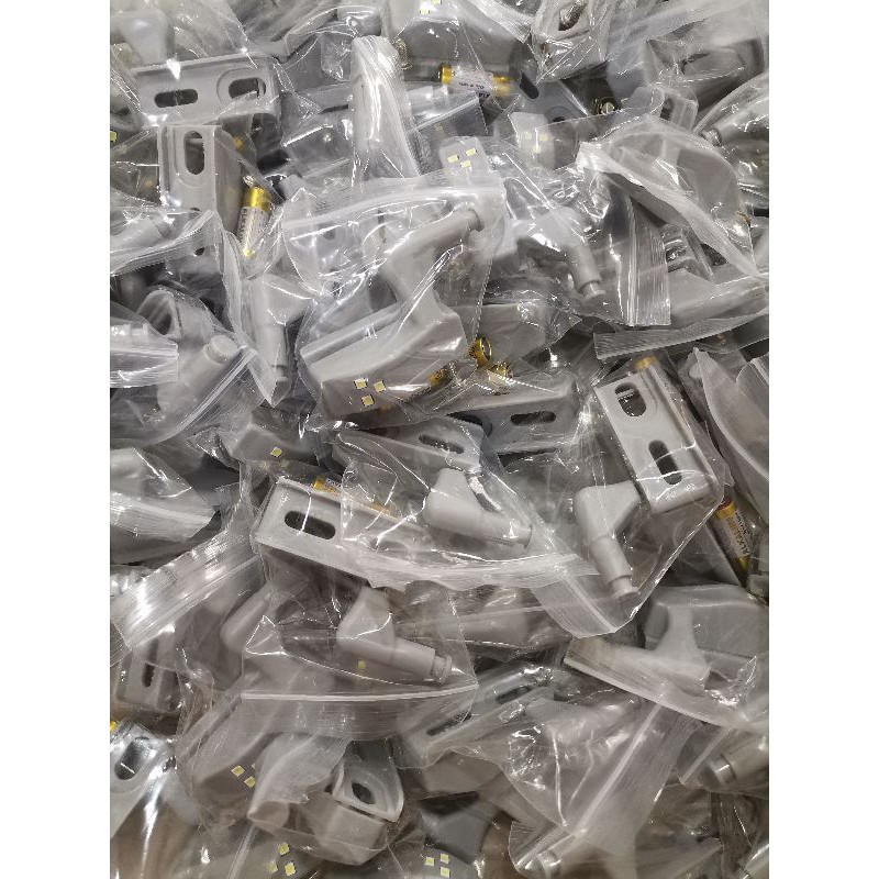 Đèn Led Gắn Bản Lề Tủ Quần Áo Nhà Bếp/ Phòng Tắm Tiện Ích ( Có Tặng Kèm Pin ) 88152