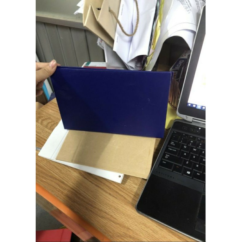 Xả hàng: Đế lịch để bàn