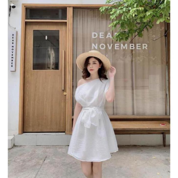 Đầm dạo phố trắng lệch vai thắt nơ eo | BigBuy360 - bigbuy360.vn