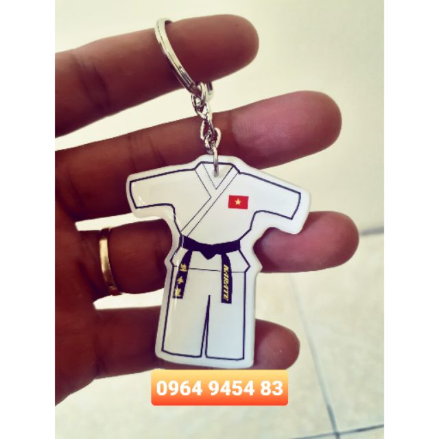 Móc khóa Mika Karate làm quà lưu niệm.