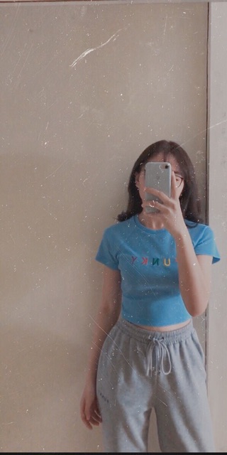 ÁO CROPTOP TAY NGẮN CỔ TRÒN NGẮN TAY MÀU XANH TRỜI THÊU CHỮ FUNKY 5 MÀU