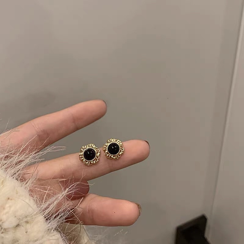 Hoa tai đơn giản đính hạt - Maben