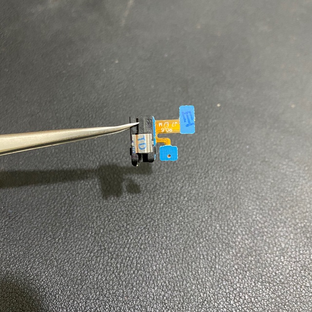 Cụm tai nghe và micro samsung j330