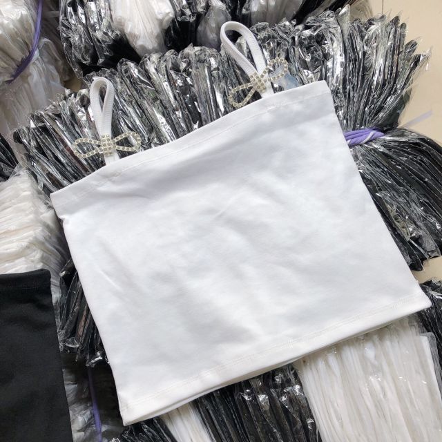 Áo dây phối cái nơ lấp lánh